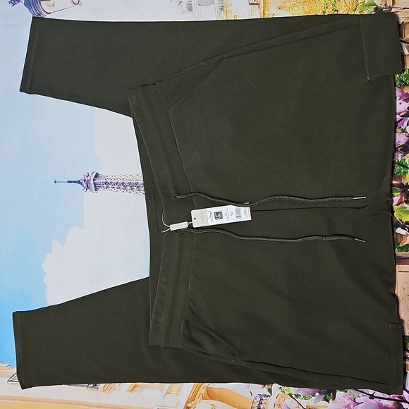 Charlie Paige Curvy‎ High Waisted Olive Green Cargo Joggers Size 2X NWT - Picture 2 of 6